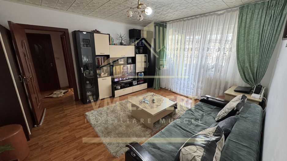 APARTAMENT 2 CAMERE ETAJ 4 CAMPULUNG, VISOI - Poză 1