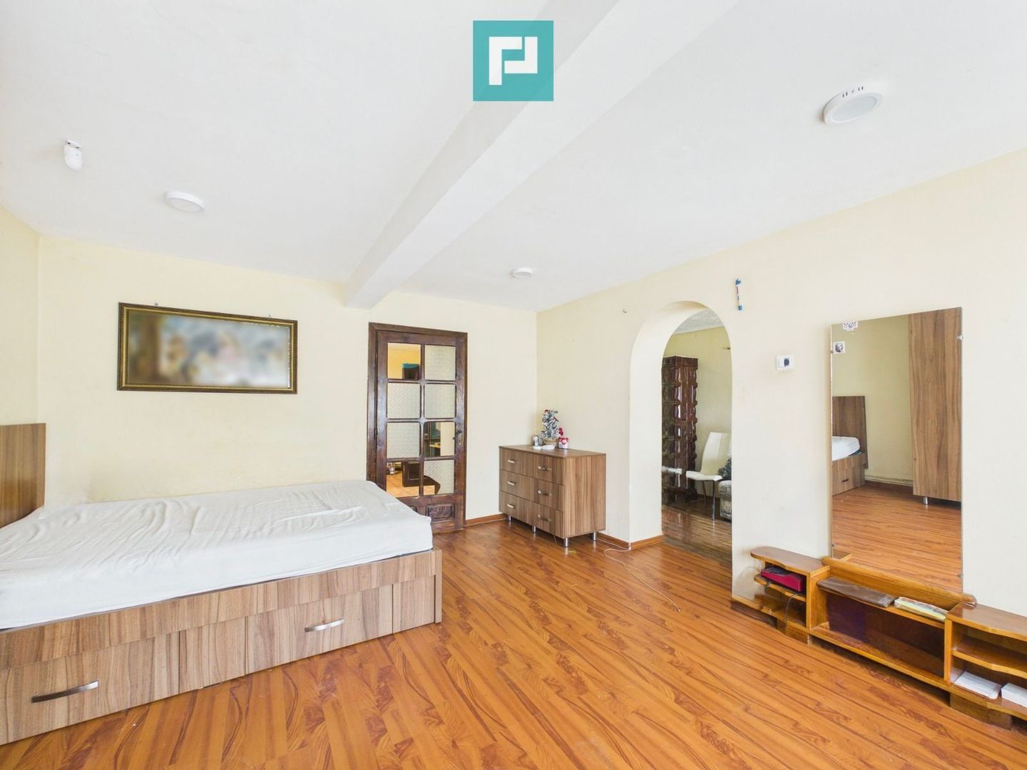 Casă cu 755 mp teren, zonă centrală Curtici - Poză 3