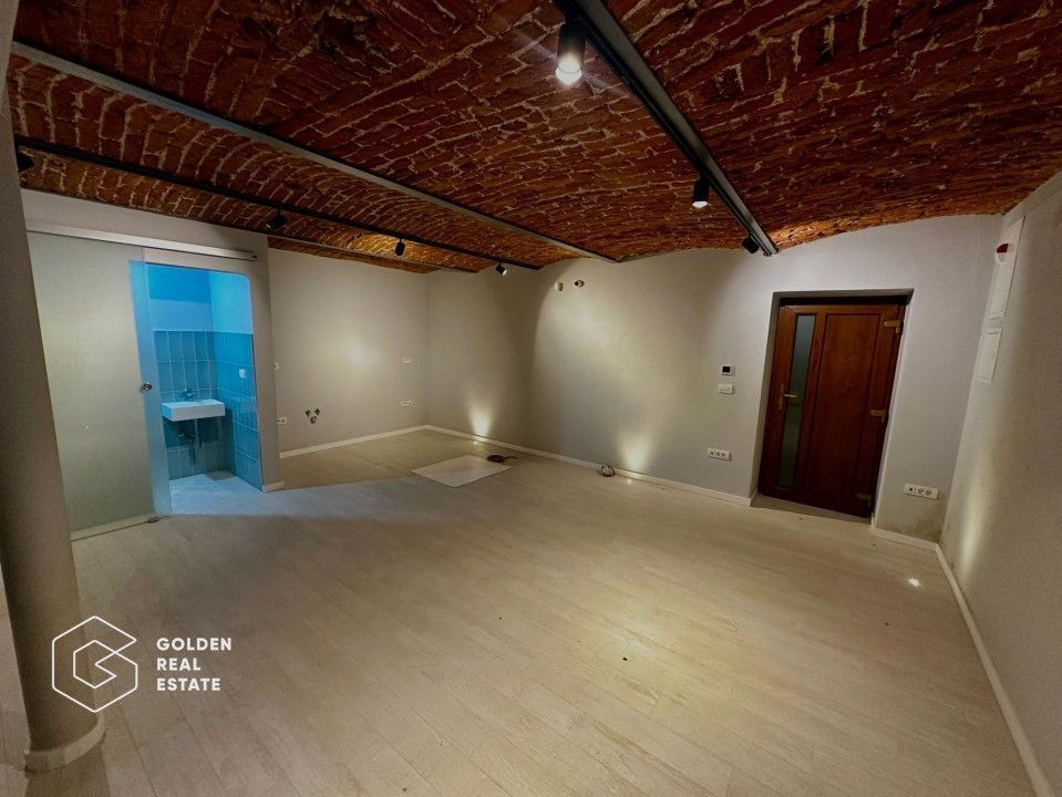 Oportunitate!Spatiu comercial 3 camere+apartament 2 camere la etaj,zona centrala - Poză 2
