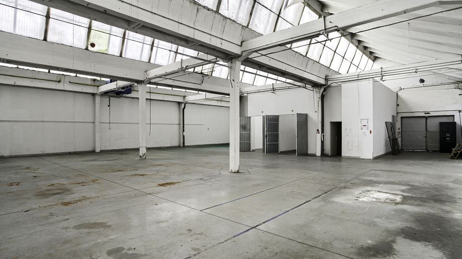 De Inchiriat Hala Industriala în Arad - Zonă Centrala cu Acces TIR - Poză 1