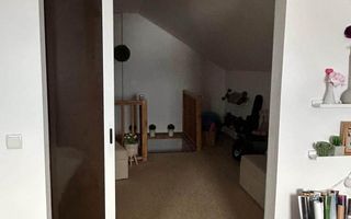 Vând apartament deosebit, situat într-o zonă semicentrală, liniștită și foarte plăcută, ideal pentru cei care își doresc confort și intimitate. - Poză 7