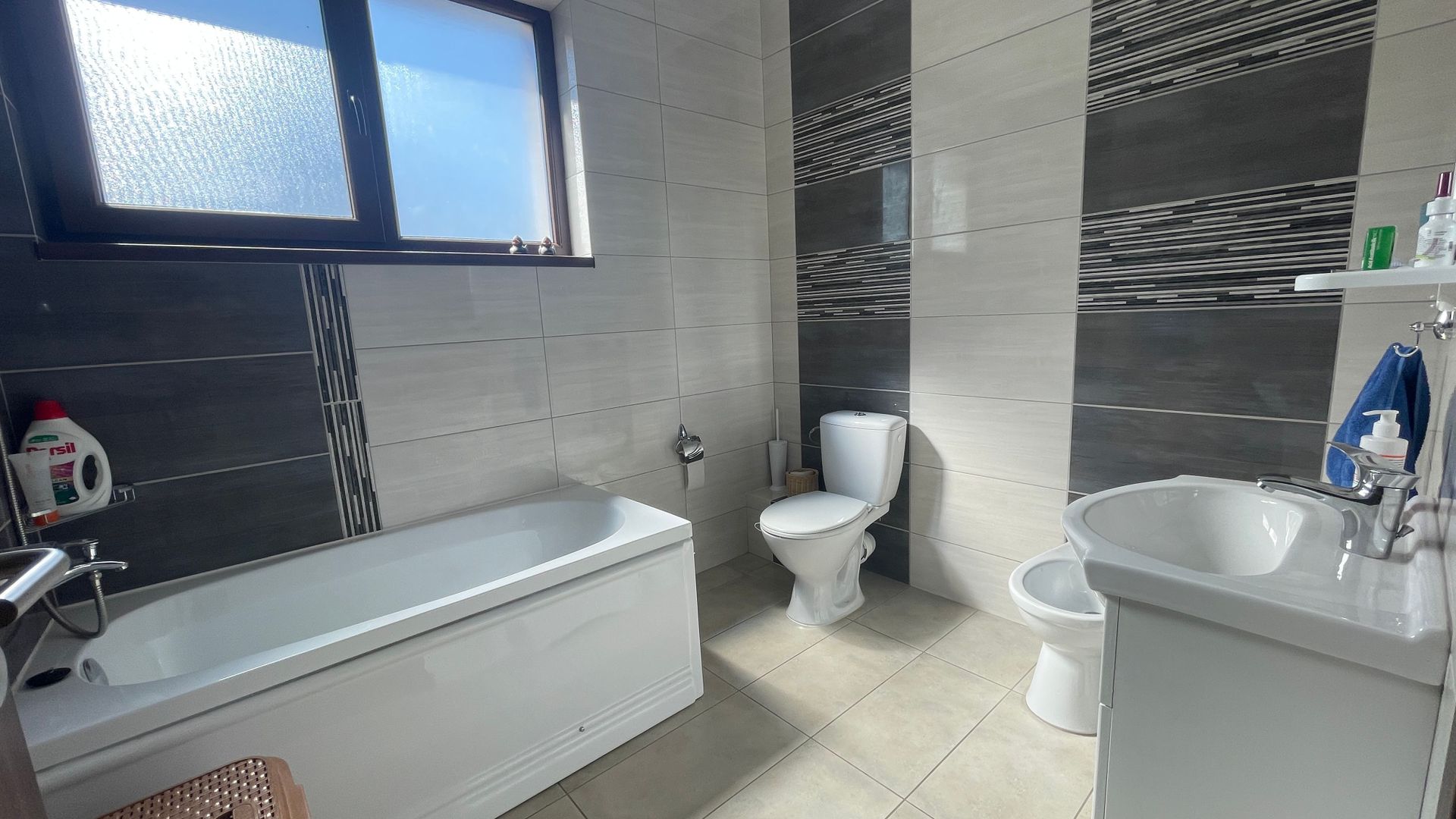 Casa spatioasa de inchiriat -ideala pentru o familie - Poză 24