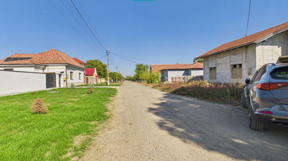 Casă la roșu cu 4 camere de vânzare - Poză 2