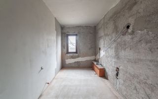 Casa sptioasa cu potential real in Maracineni la 5 pasi de Pitesti-Arges! - Poză 13