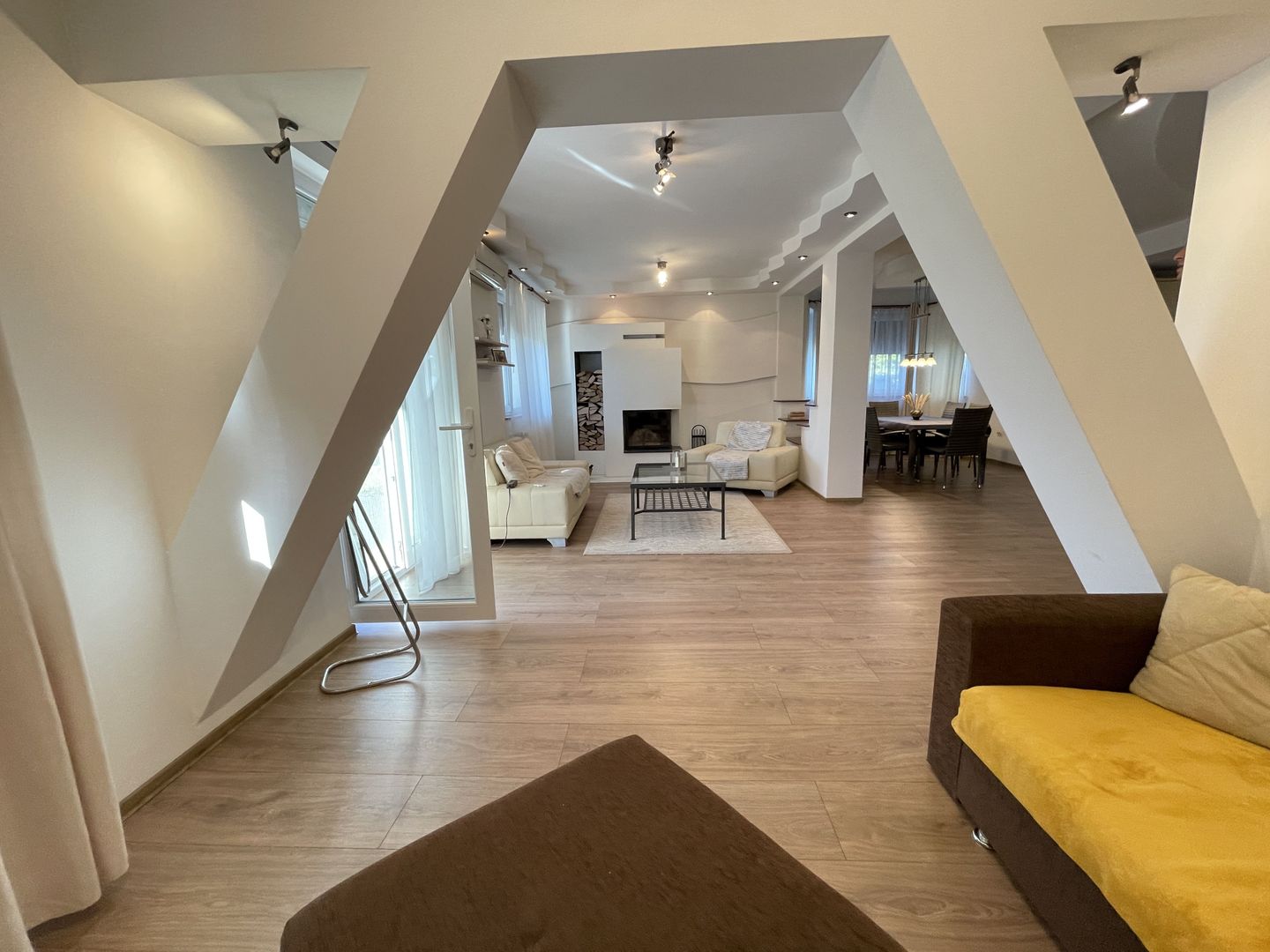 Casa spatioasa cu spatiu de relaxare-zona Blascovici - Poză 4