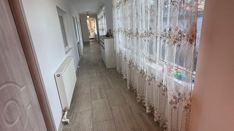 Casă de vânzare – Strada Crinului - Poză 2