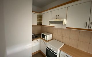 Casa S+P+2E - (posibilitate apartamentare) zona central - Poză 17