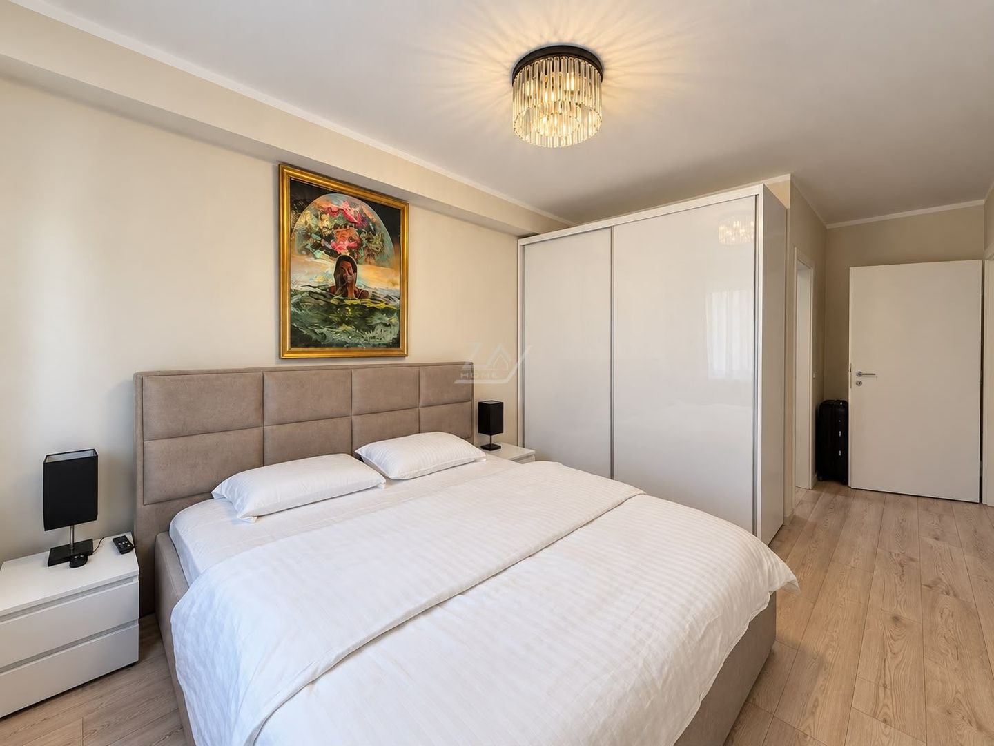 Mobilat si utilat complet. 2 bai. Asfalt. Disponibil imediat. - Poză 7