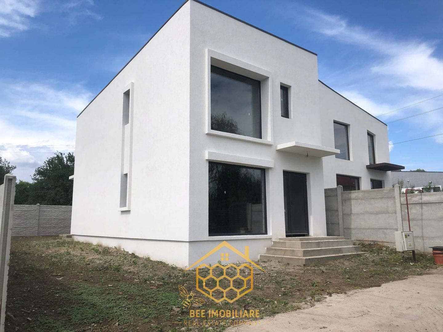 DESIGN MODERN & LUMINA NATURALA – Casa ta Premium in Simnicul de Jos - Poză 1