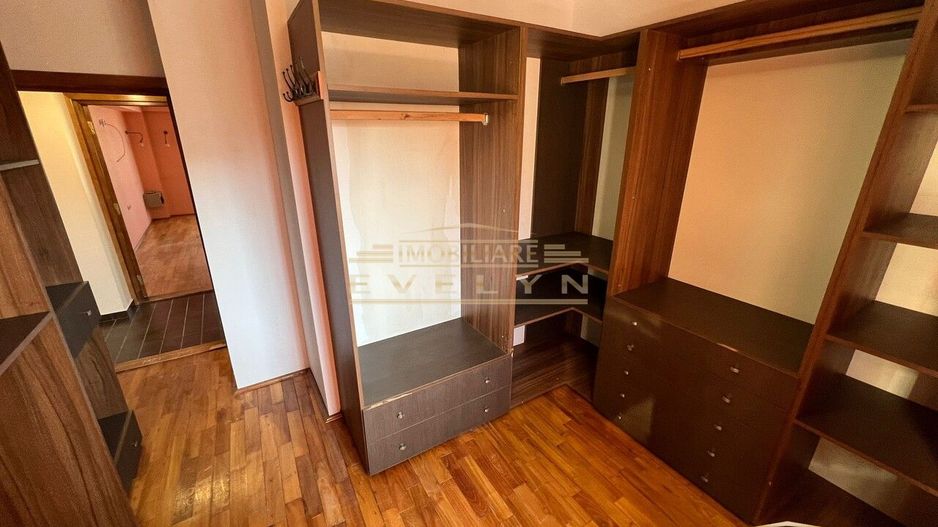 Apartament de vanzare pe doua nivele, zona Pietonalul Transilvaniei, pret 180000 euro - Poză 5