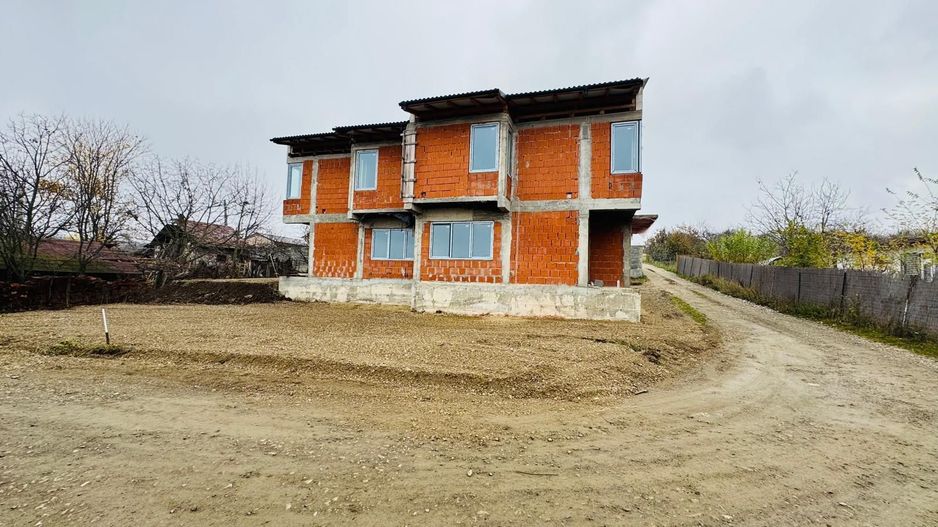 Duplex de vanzare zona dealuri - Poză 1