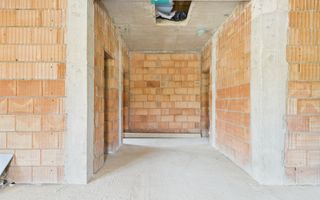 Casă la roșu  pe parter - Moșnița Veche - Poză 11