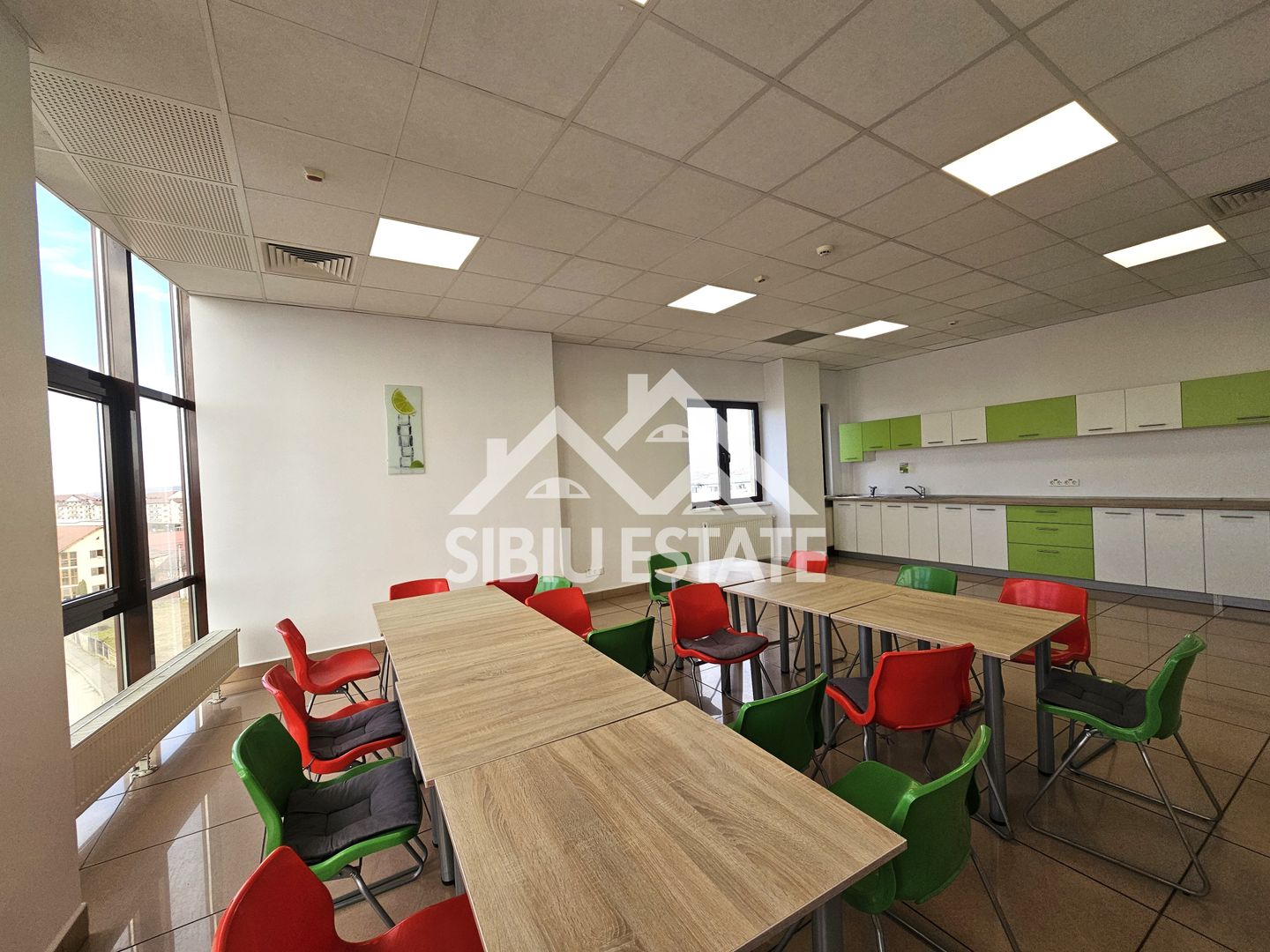 Spatiu de birouri de inchriat locatie centrala si vizibilitate buna - Poză 13