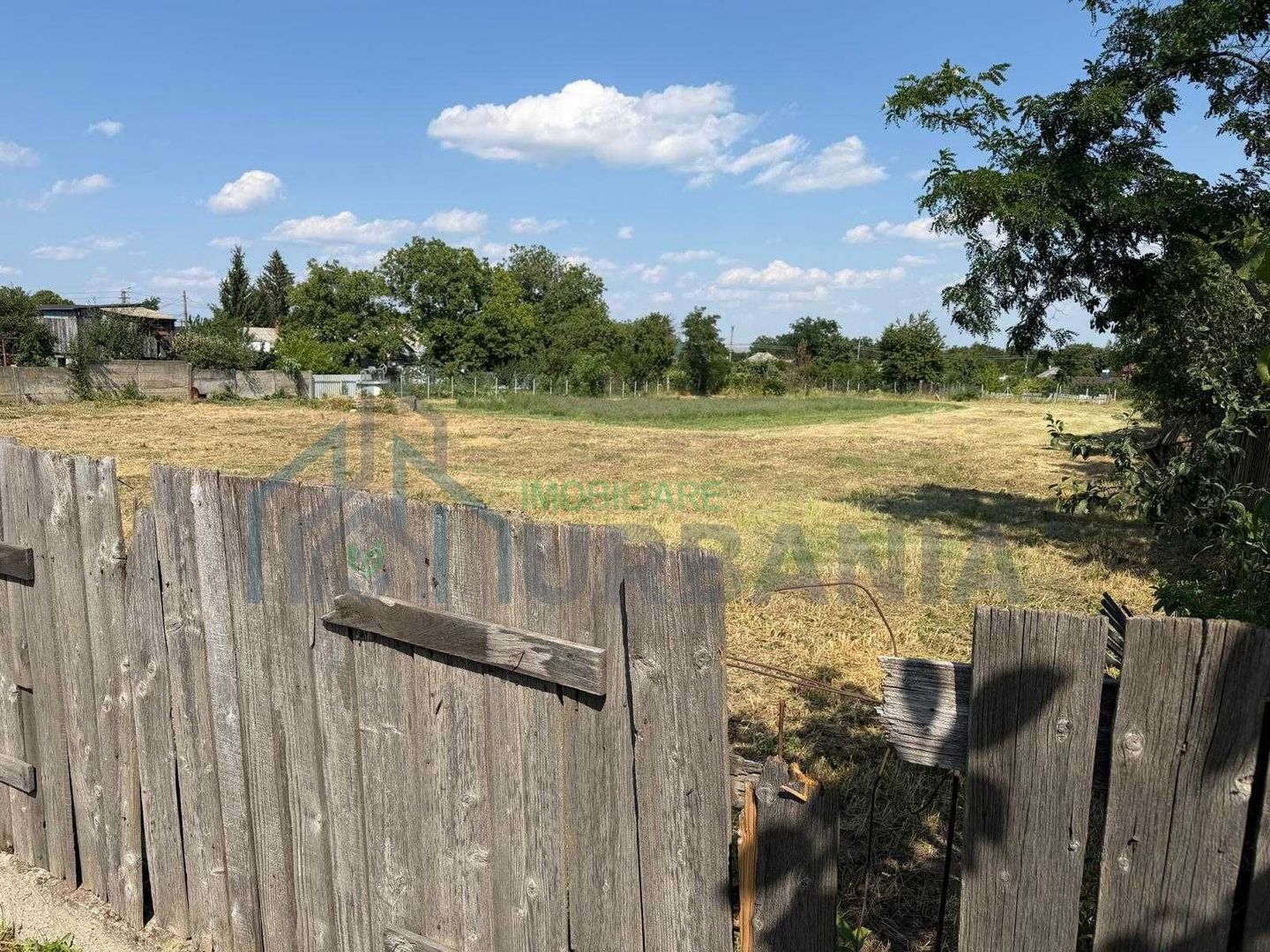 Teren intravilan 2735 mp, Bosteni Pascani, deschidere 32 m - Poză 3