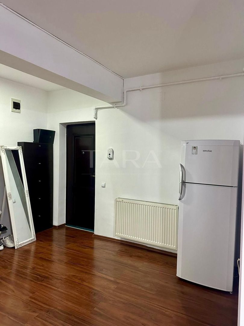 Apartament spațios cu o cameră, balcon și parcare, zona Florilor. - Poză 3