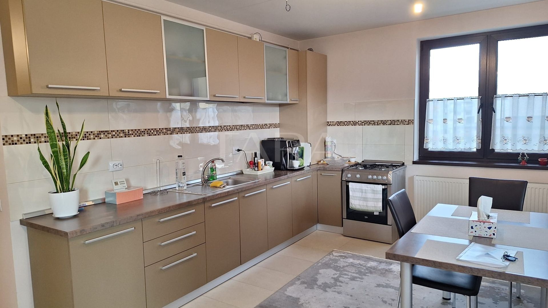 EXCLUSIVITATE. Apartament în vilă cu terasă spectaculoasă în Europa. - Poză 2