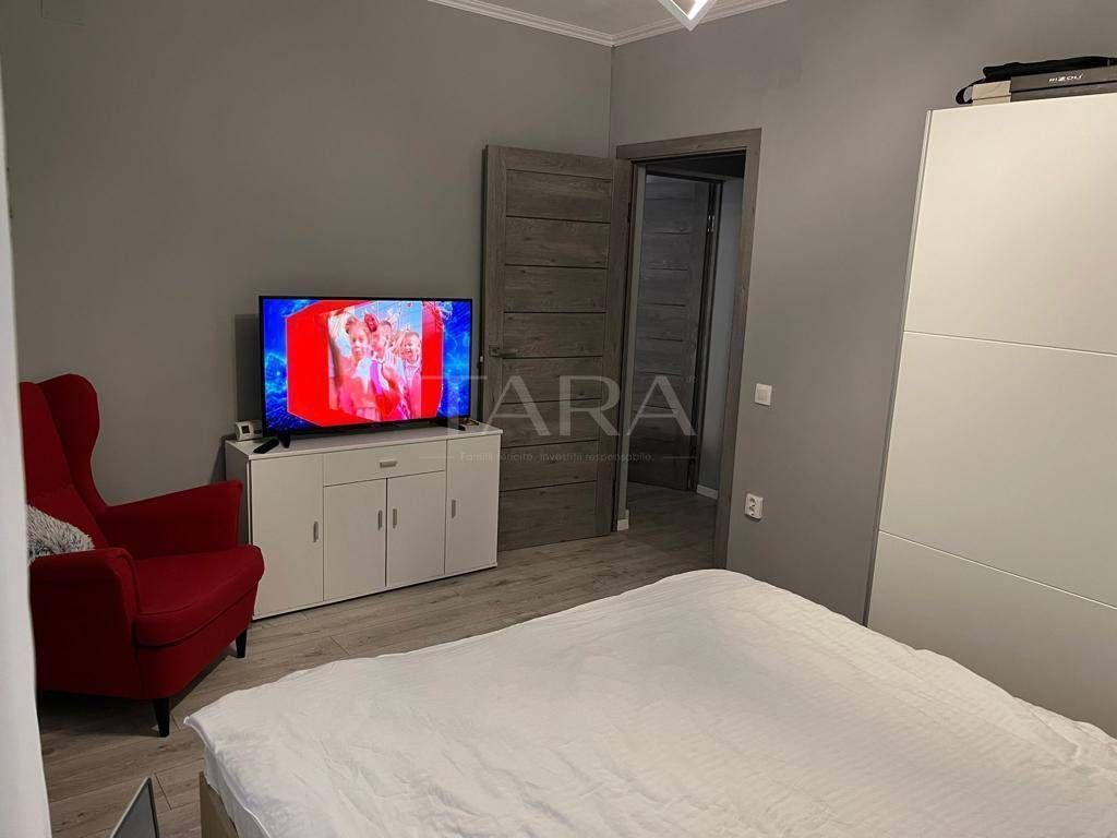 Apartament cu 2 camere, balcon și parcare inclusă, zona Florilor. - Poză 7