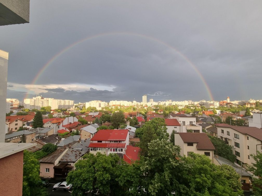 Apartament de 3 camere decomandat – vedere liberă spre Piața Victoriei - Poză 8