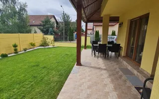 Vila spațioasă și recent renovată în Ghiroda! - Poză 24