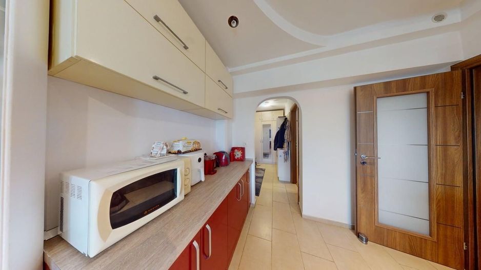 Apartament in zona centrala, la cheie, mobilat, utilat, et intermediar - Poză 12