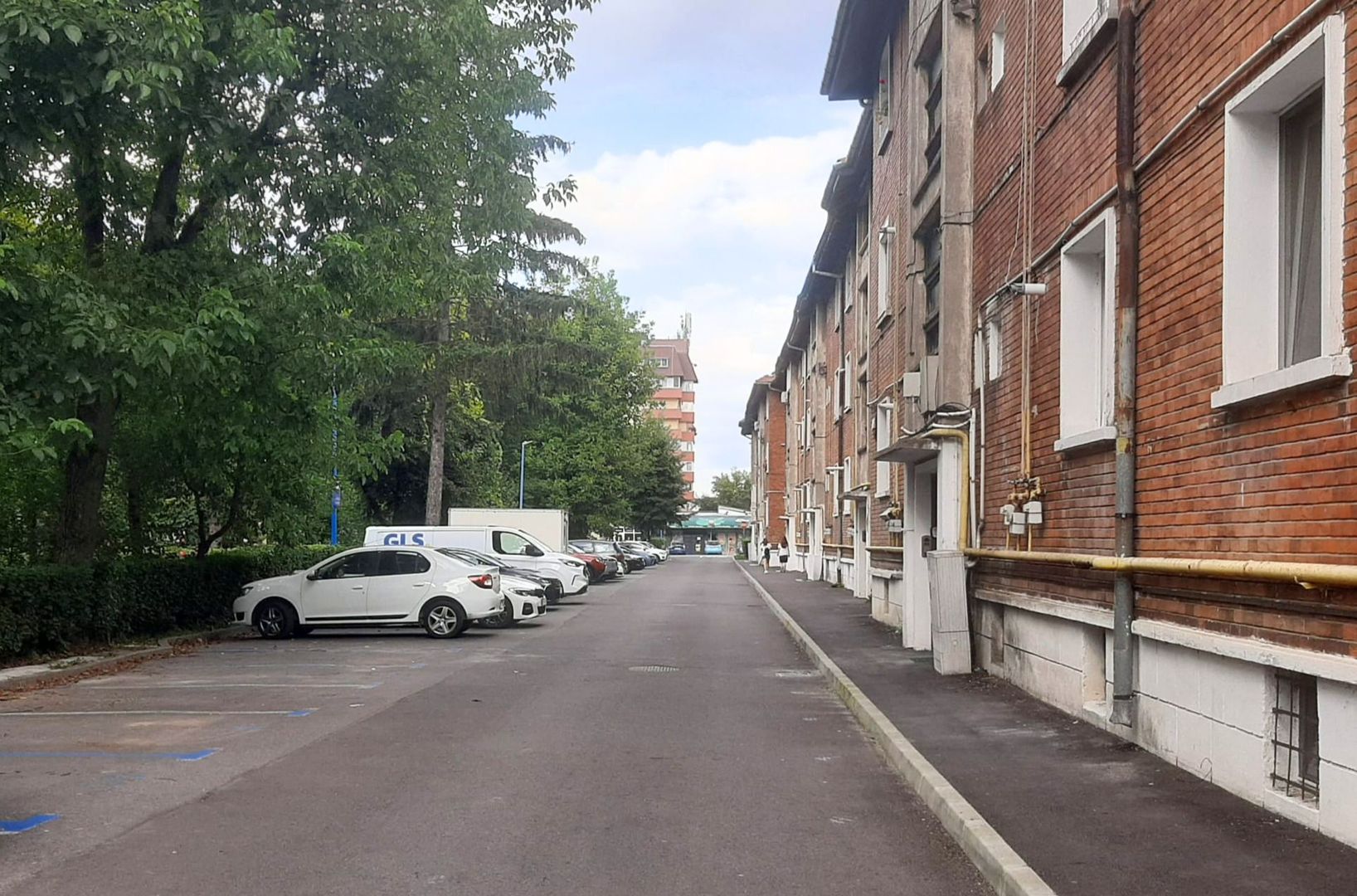 Apartament Renovat 2 Camere + Boxă 7 MP  Vedere Superbă spre Tâmpa - Poză 1