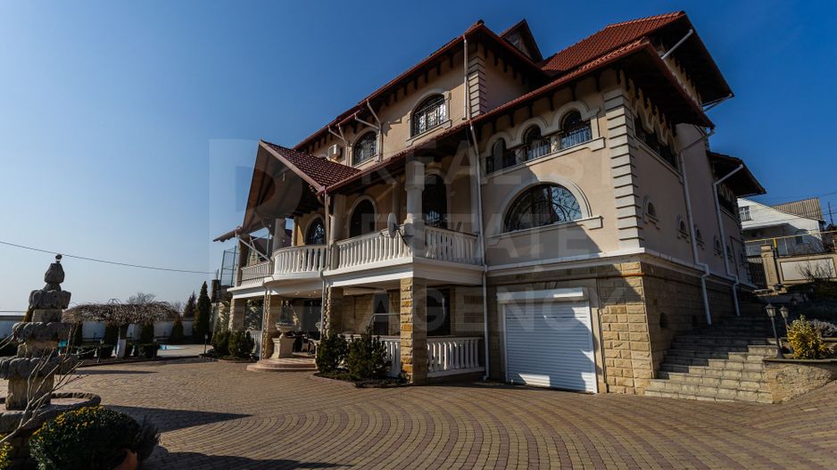 Vânzare casă de lux, 700 mp + 22 ari, situată în Tohatin - Poză 1
