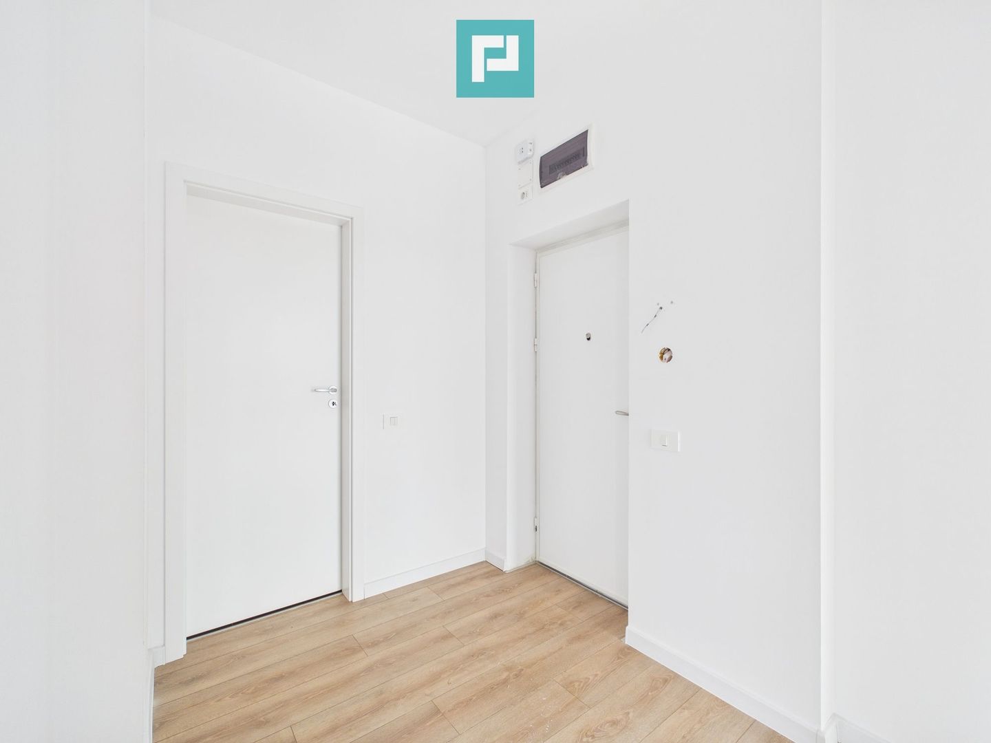 Apartament 2 camere, etaj 5, finisaje lux - Poză 1