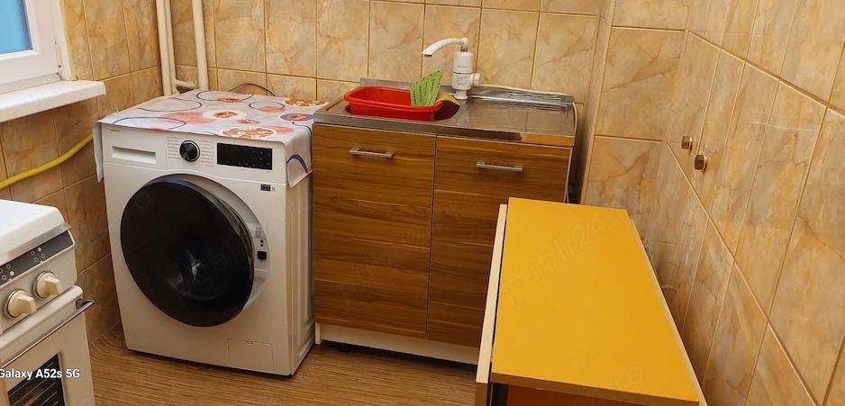 DE inchiriat apartament cu 2 camere, Micro 40, et. 1, 1500 lei - Poză 1