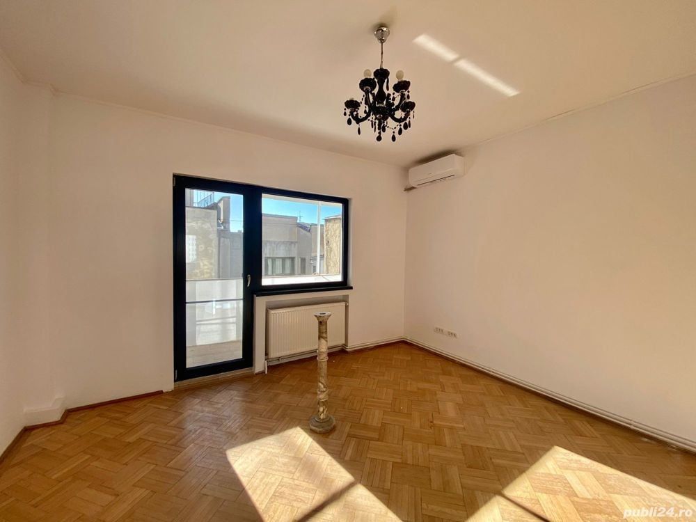 Apartament ultracentral cu vedere superbă, super investiție - Poză 5