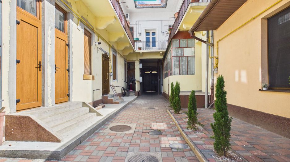 Apartament spațios cu 3 camere, zona centrală - Poză 24