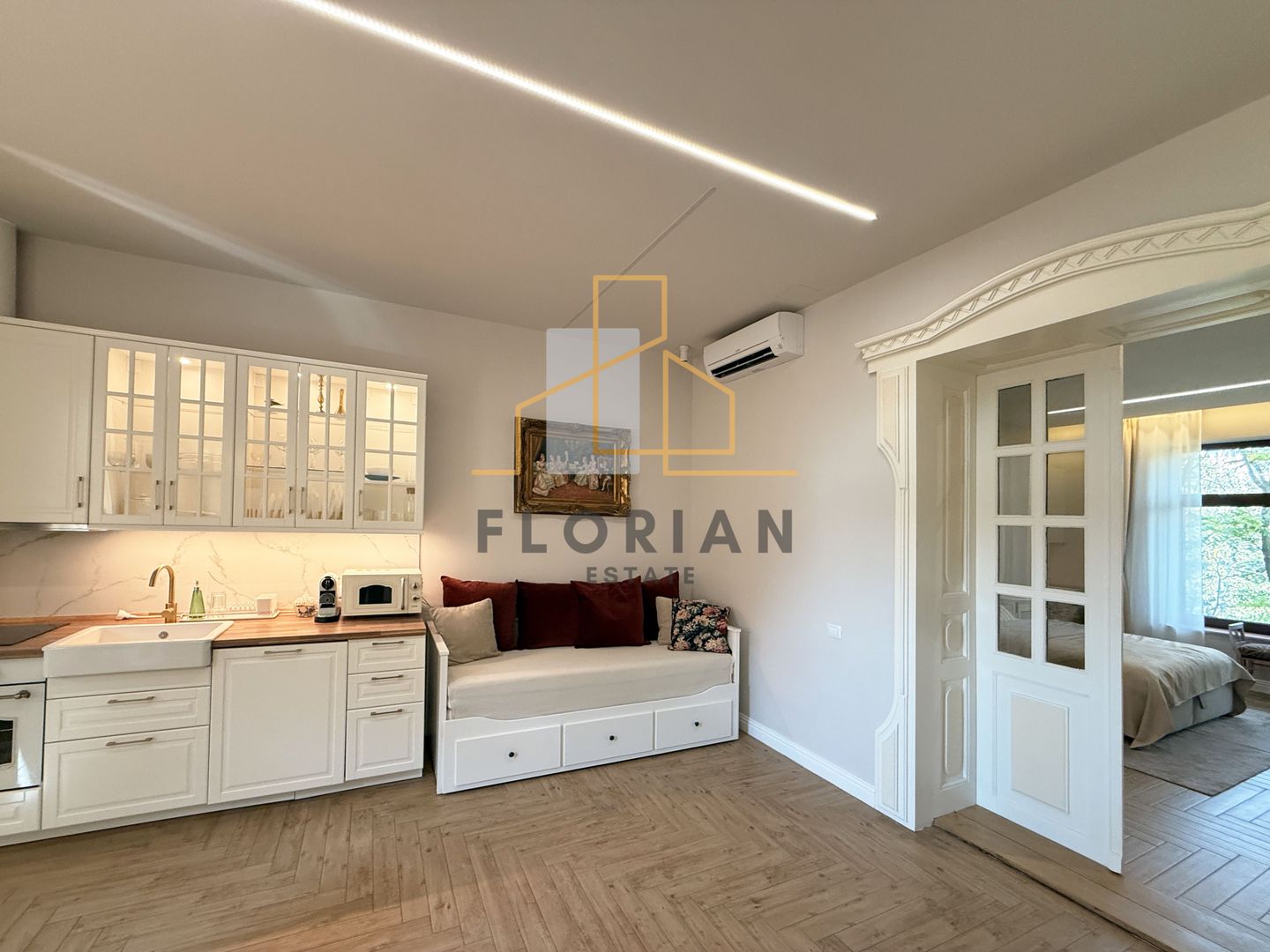 Apartament  modern cu 2 camere in cladire istorica– Zona Sinaia - Poză 11