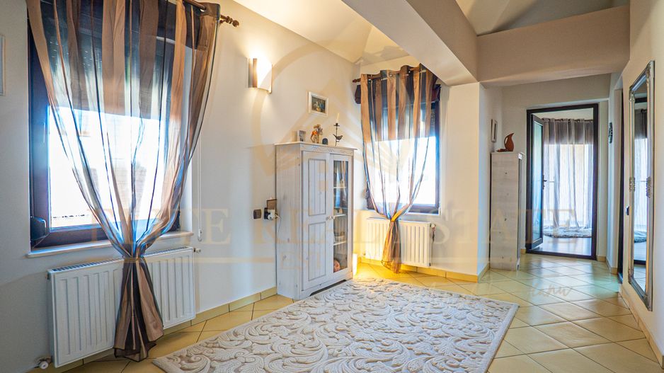 Casa De Vanzare in Palazu Mare - Teren de 455 mp cu Piscina si Garaj - Poză 26