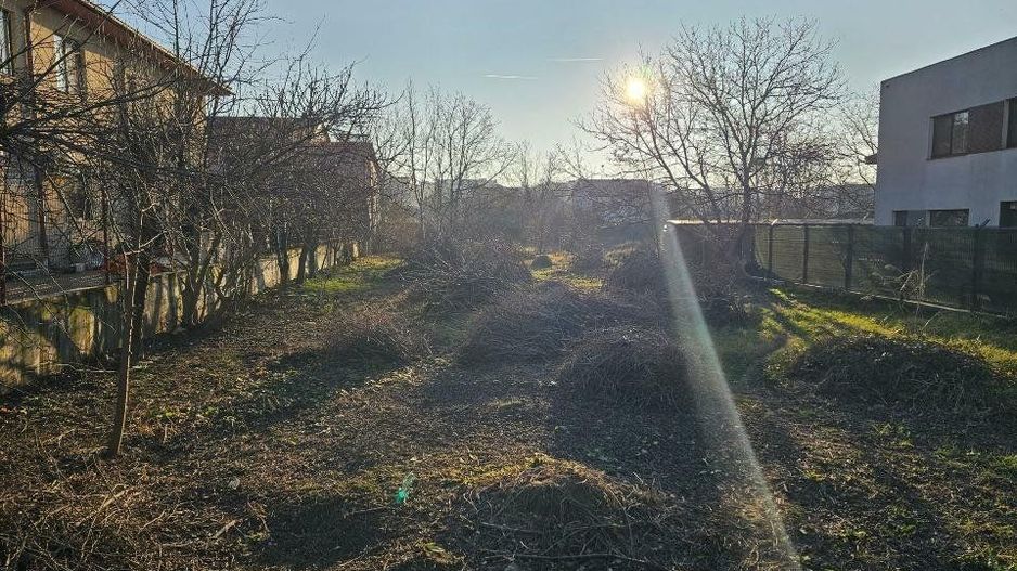 Teren intravilan 600mp, zona Kamsas - Poză 1