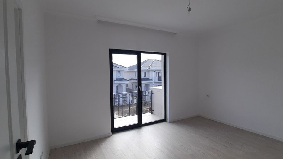 Duplex frumos cu arhitectura mediteraneana - Poză 7