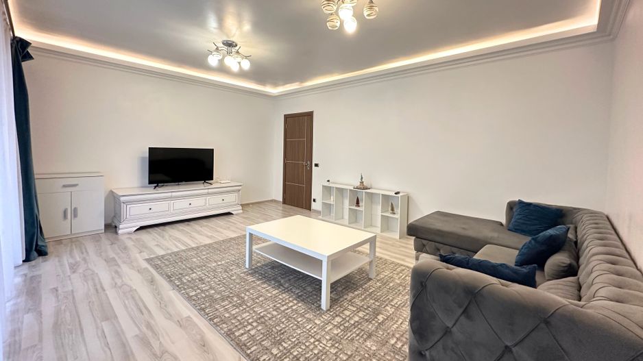 Vând apartament 3 camere 3 minute de Coresi complex ISARAN - Poză 1