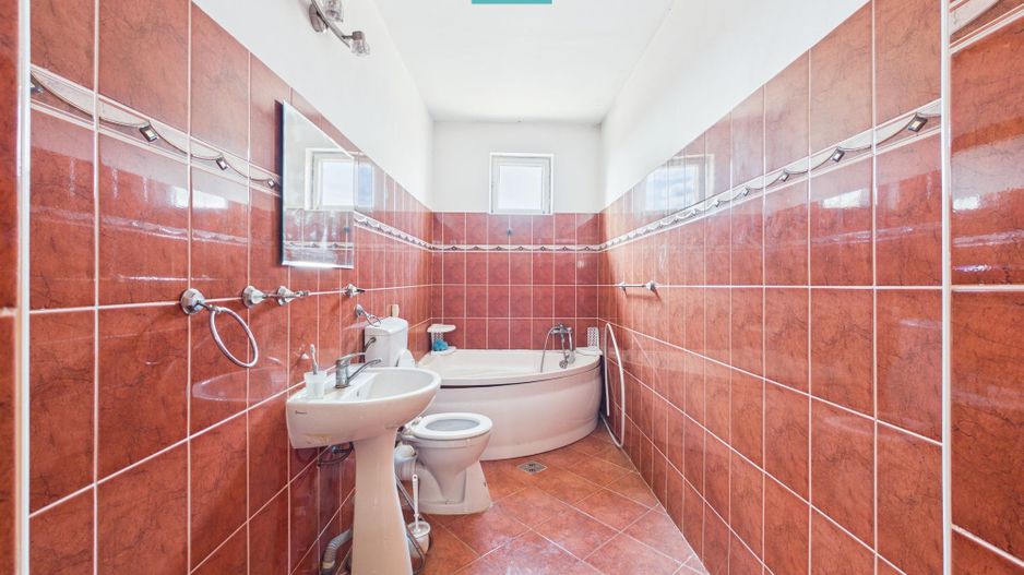 Casă cu 7 camere, ideală pentru familie, Grădiște - Poză 7