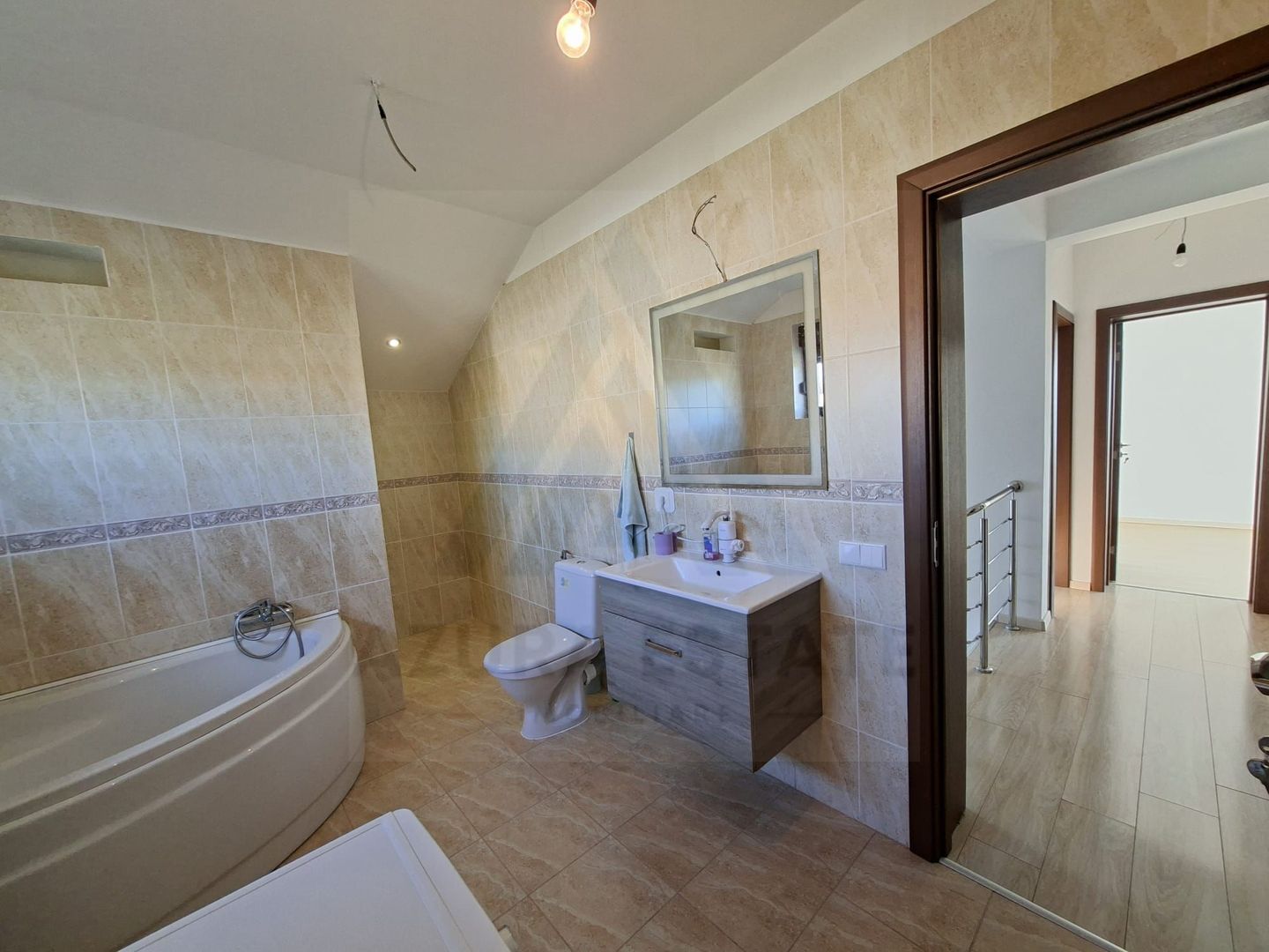 Casa intabulata 5 camere 2 bai si curte generoasa in Bavaria Park - Poză 15