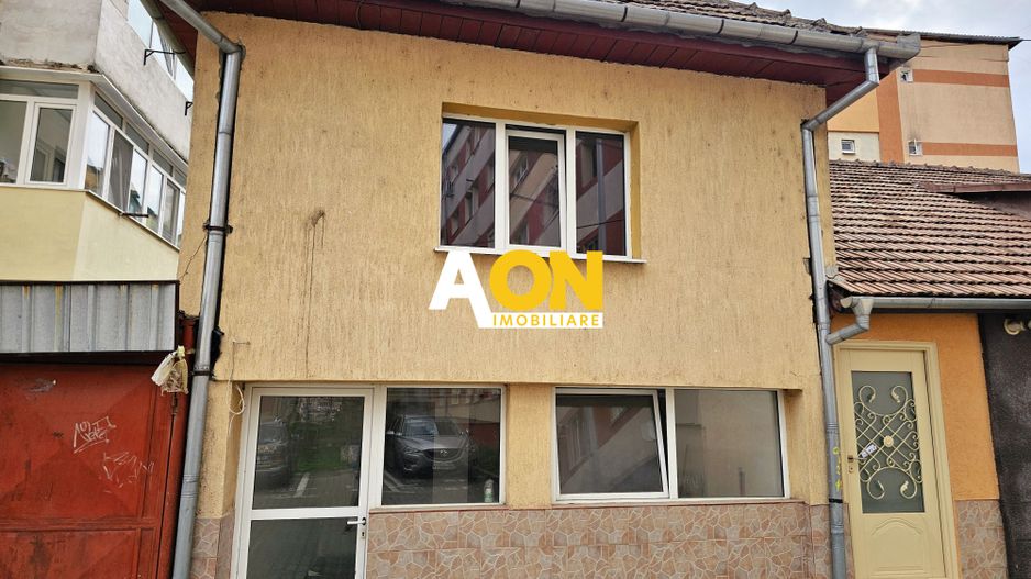 Casa de locuit si spatiu comercial, Cetate - Poză 1