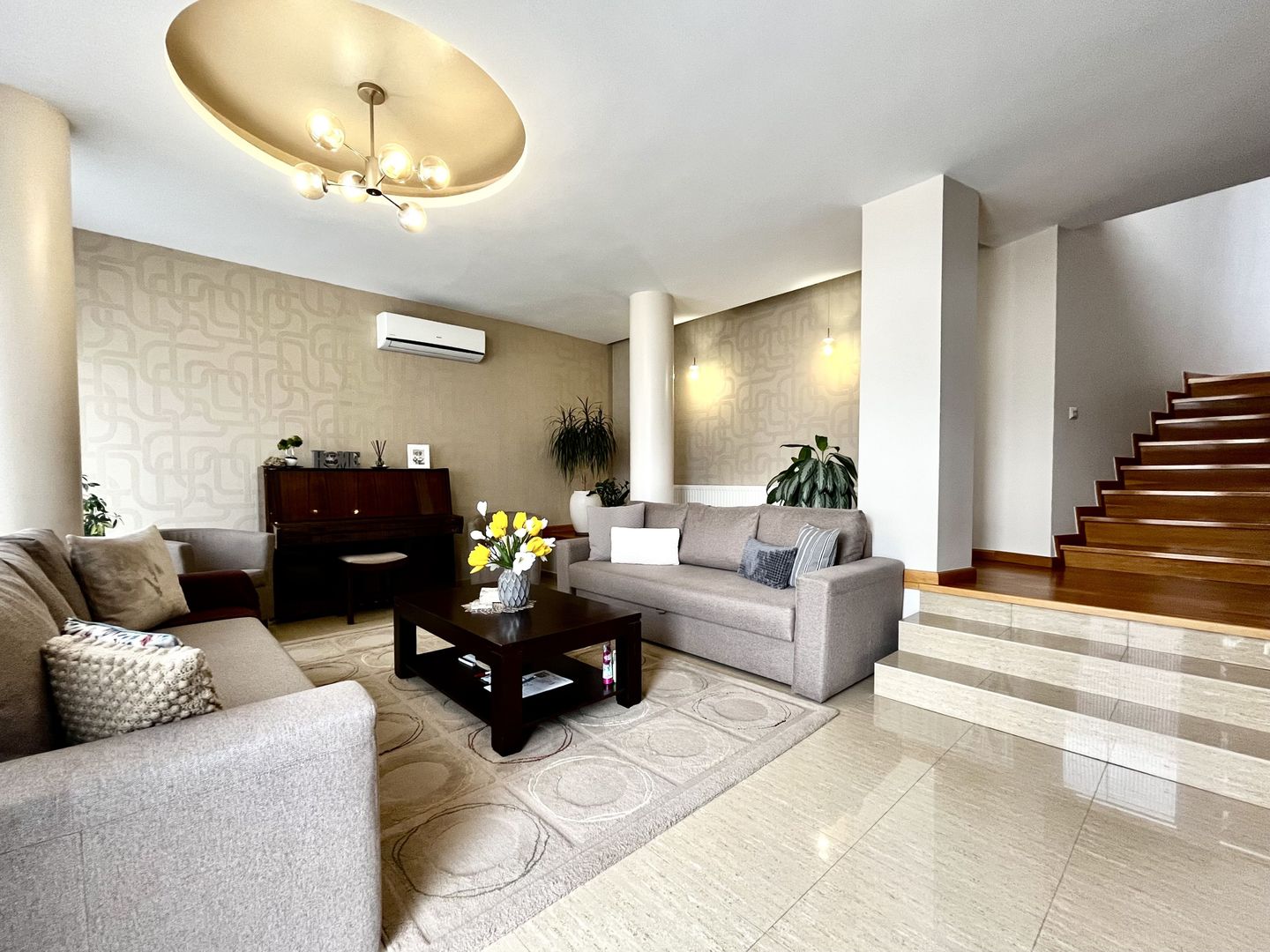 Casa spațioasă și primitoare cu garaj dublu, în Braytim – Soarelui - Poză 1