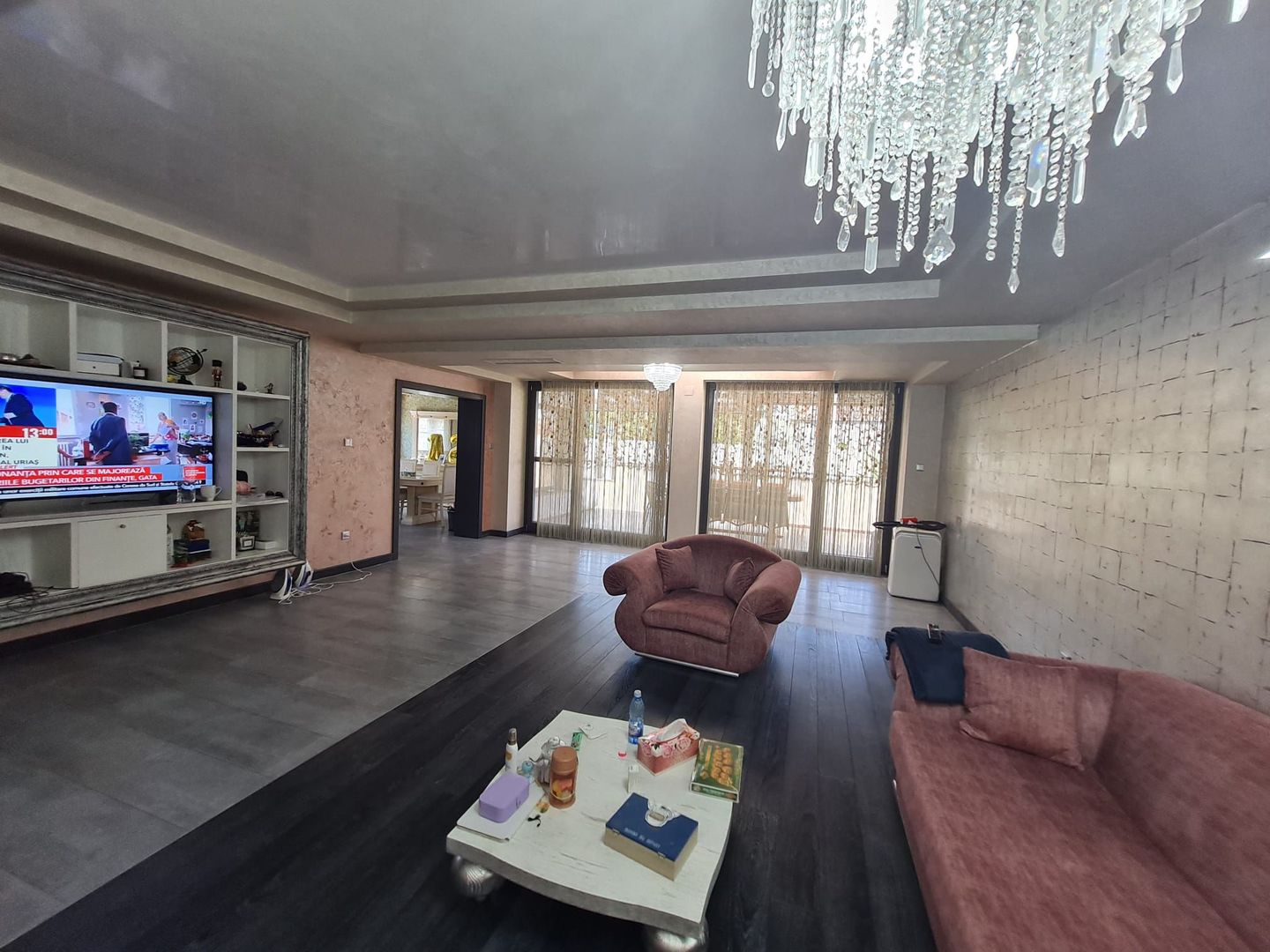 Lux la 5 minute de Iulius Twon - Poză 1