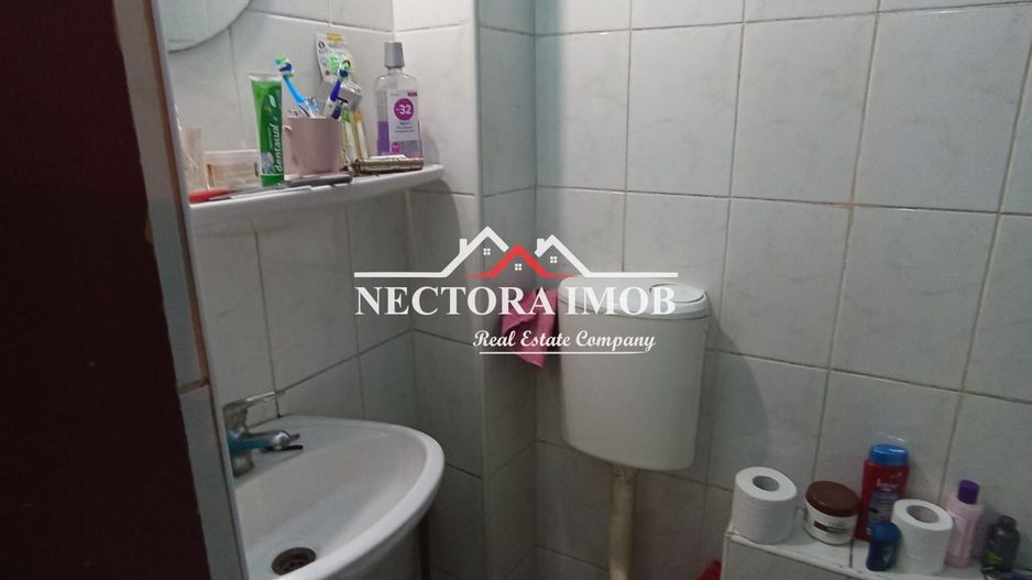 Garsoniera SPLAIUL CRISANEI Str. Poienitei 21mp in blocul portocaliu - Poză 4