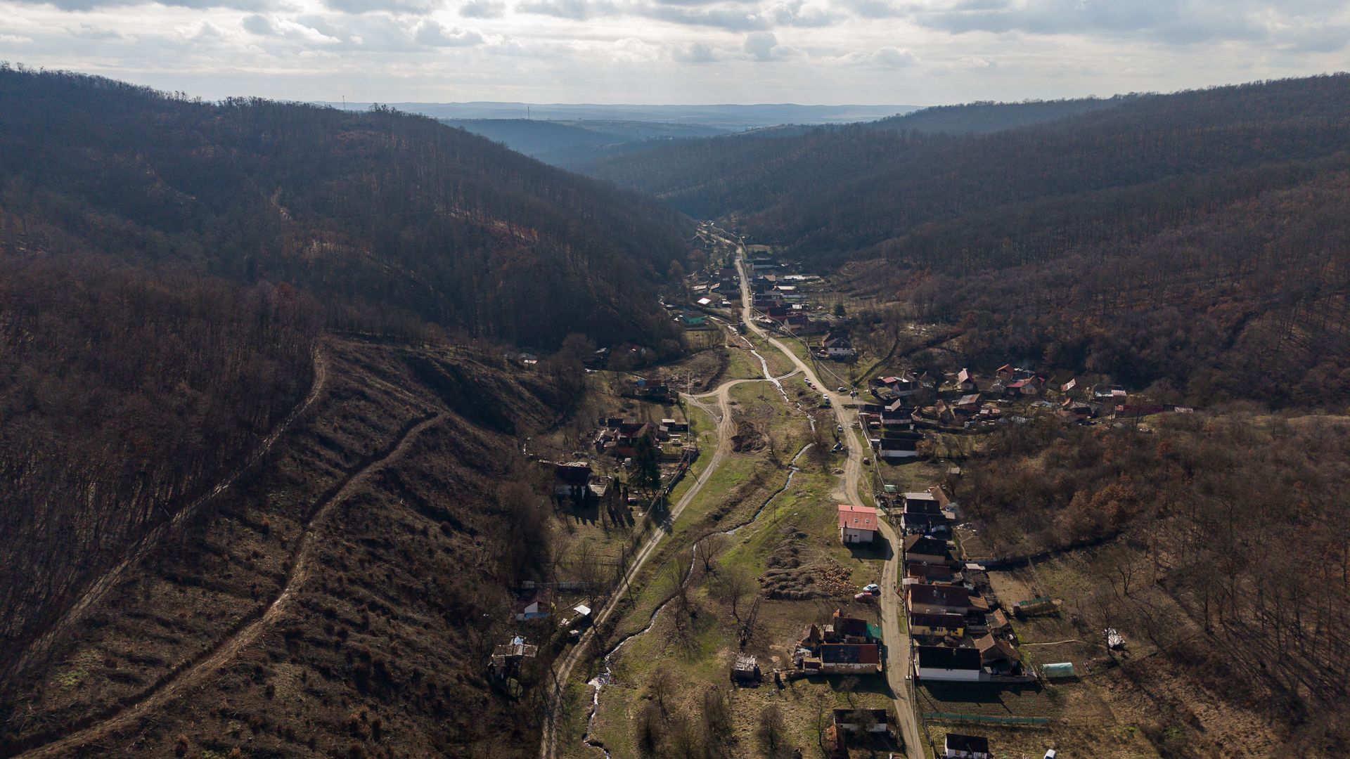 Teren intravilan de 302 mp în localitatea Șoimoș - Poză 3