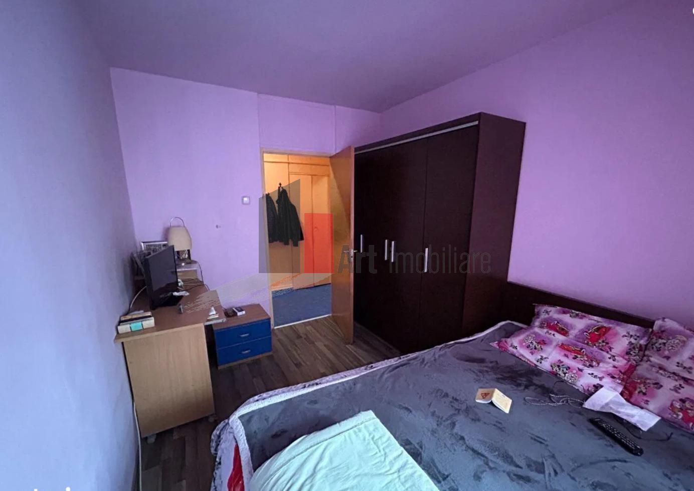 APARTAMENT DE 3 CAMERE BARCA - Poză 4