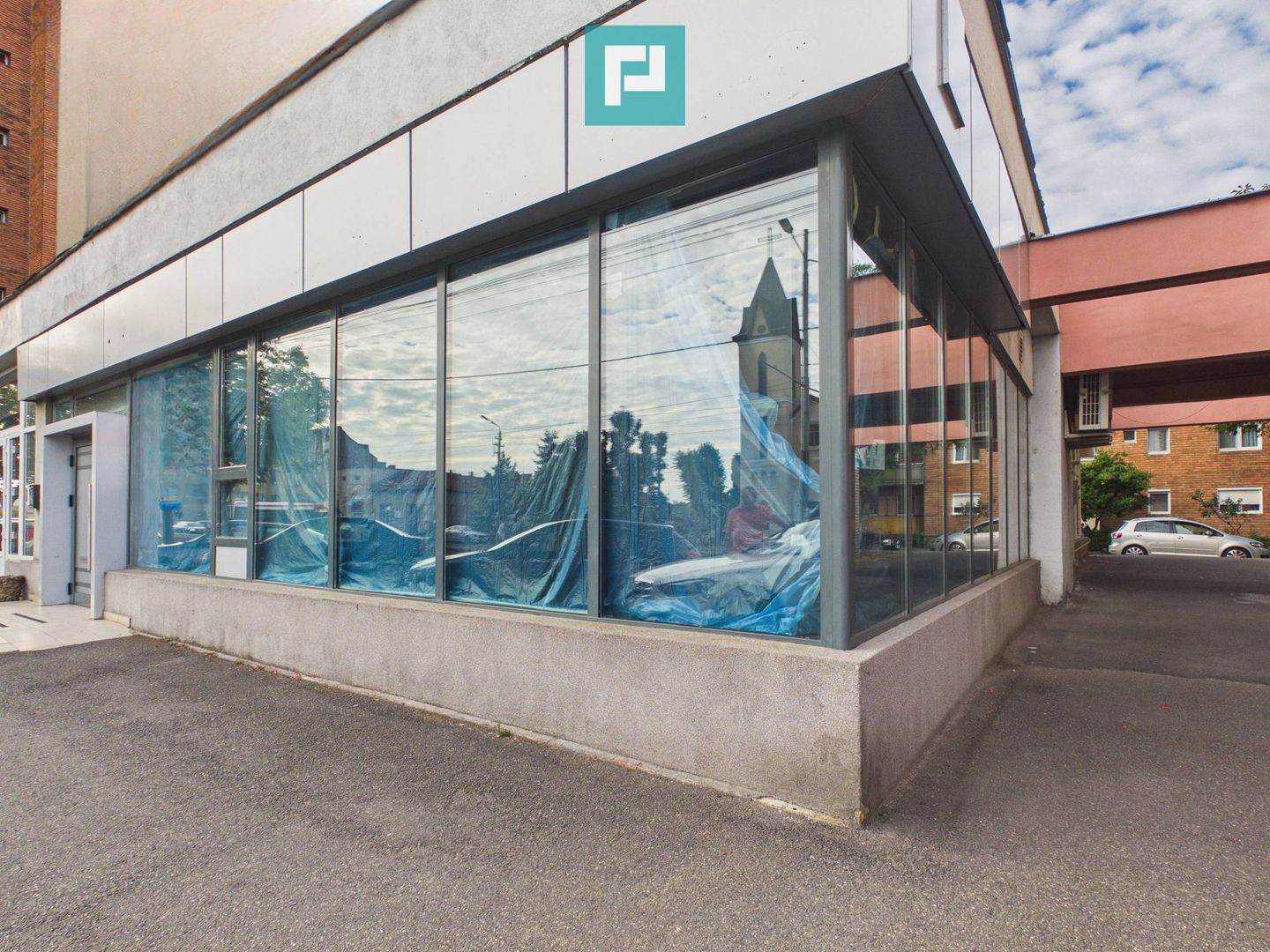 Spațiu de 135 mp cu vad comercial în Arad - Poză 8