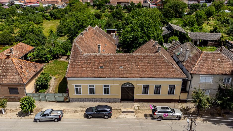 Proprietate Rezervata Casă boierească cu teren generos in Lipova - Poză 1