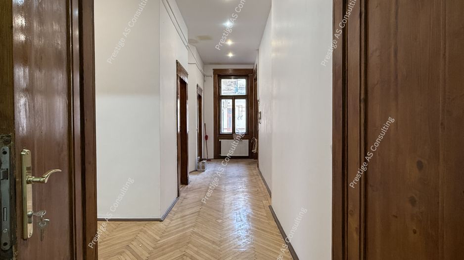 Apartament Patrimonial 150 mp | Balcon cu vedere directa spre Piata Victoriei - Poză 5