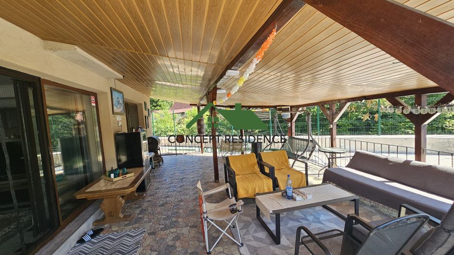 Casă cu piscină și garaj, teren 775 mp – Valea Borcutului - Poză 8