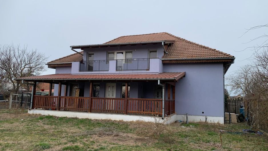 Duplex spațios, 200 mp utili, teren 700 mp, în vatra veche din Moșnița - Poză 1