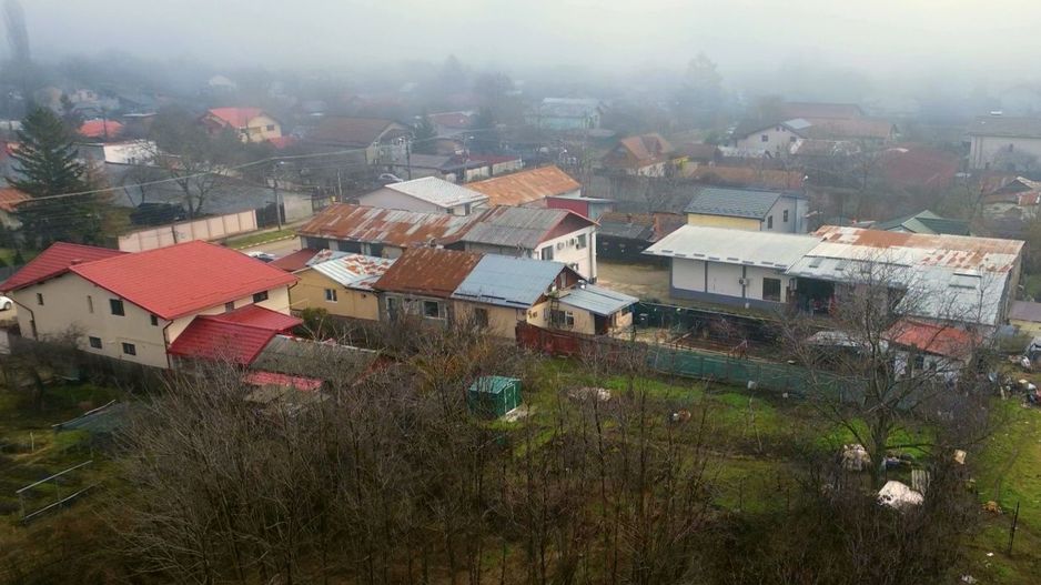 Vila 290mp + 4 spatii comerciale/chiriasi /depozitare, teren 1401 mp, acces DN1 - Poză 5