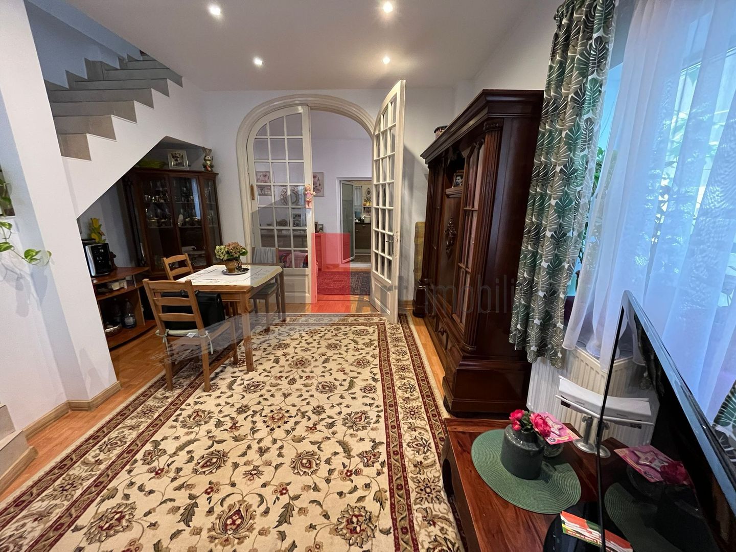 Vila "TRANO" , singur curte, P+1+pod, intimitate - Poză 4